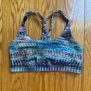 Lululemon energy bra. Like new. 8. Pads included.